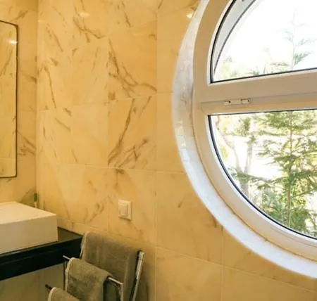 Апартаменты Edles In Architektenvilla Mit Grossem Pool, Sauna, Dachterrasse Und Malerischem Garten *